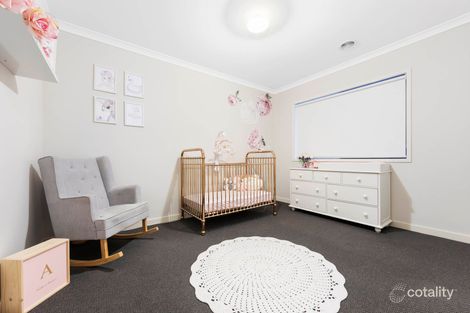 Property photo of 3 Wavell Parade Fraser Rise VIC 3336