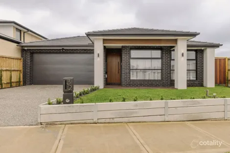 32 Davenport Dr, Sunbury, VIC 3429