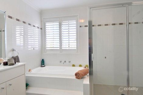 Property photo of 18 Eastern Avenue Shellharbour NSW 2529