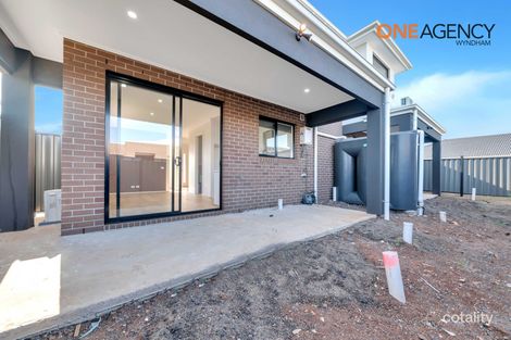 Property photo of 2/19 Tableland Road Tarneit VIC 3029
