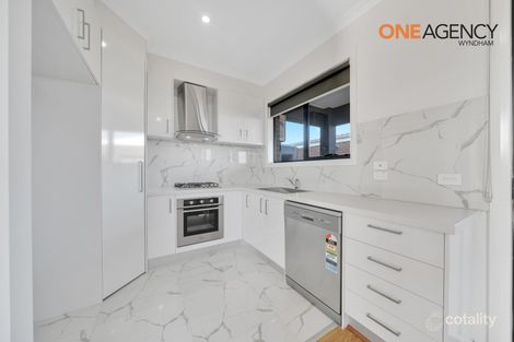 Property photo of 2/19 Tableland Road Tarneit VIC 3029