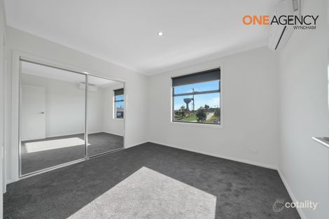 Property photo of 2/19 Tableland Road Tarneit VIC 3029