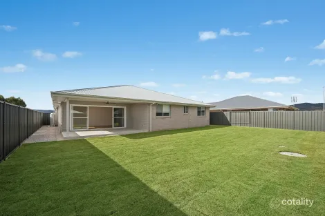 Property photo of 7 Orchard Court Caerleon NSW 2850