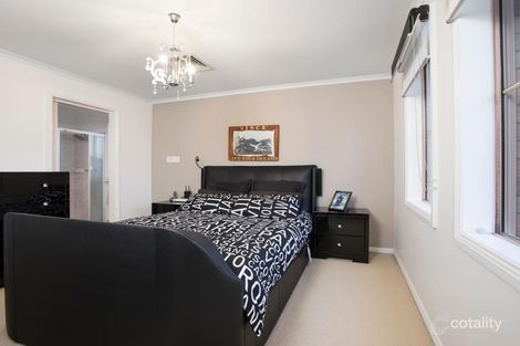 Property photo of 100 Avebury Drive Berwick VIC 3806