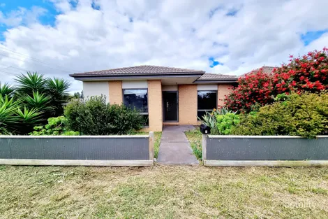 1/2 ELIZABETH ST, ROCKBANK, VIC 3335