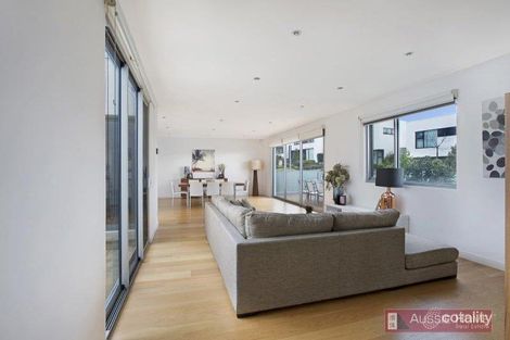 Property photo of 16 Linnaker Place Kew VIC 3101