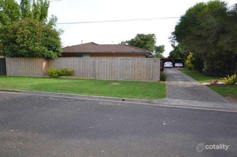 2/8 Cardwell St, Alfredton, VIC 3350