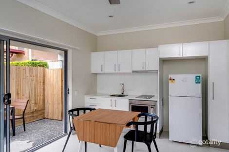 3 Curwen Tce, Chermside, QLD 4032