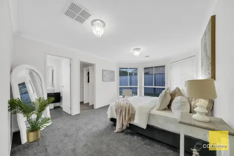 Property photo of 22 Redbox Crescent Burnside Heights VIC 3023