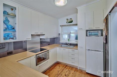 Property photo of 2 Ferndell Way Berkeley Vale NSW 2261