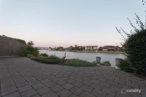 4/6 Redsails Ct, West Lakes Shore, SA 5020