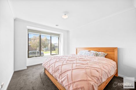 Property photo of 28 Hollyhock Road Craigieburn VIC 3064