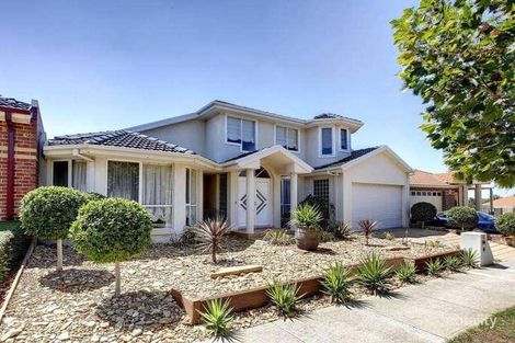 Property photo of 21 Blackman Crescent Taylors Lakes VIC 3038