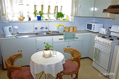 Property photo of 38 Ceduna Street Mount Austin NSW 2650