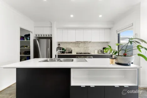 Property photo of 13 Huntsman Close Tarneit VIC 3029