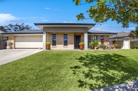 3 Alumni Way, Thrumster, NSW 2444