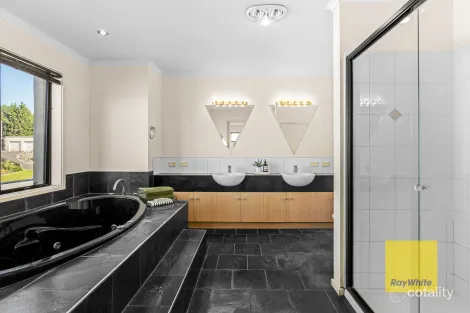 Property photo of 9 Victory Way Highton VIC 3216