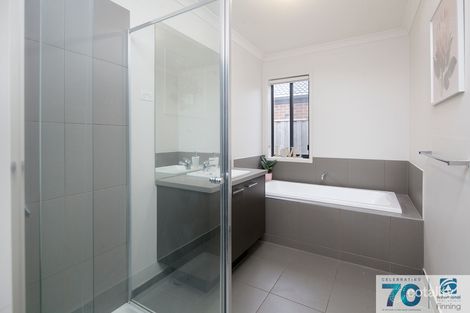 Property photo of 30 Saloon Circuit Clyde North VIC 3978