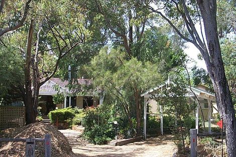 72 Glyde Rd, Lesmurdie, WA 6076