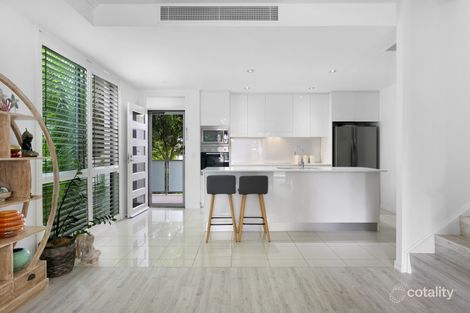 Property photo of 2/9 Crescent Avenue Mermaid Beach QLD 4218