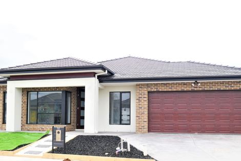 15 Bracknell Cres, Strathtulloh, VIC 3338