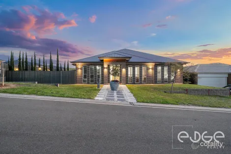 1 Greenway Cres, Hillbank, SA 5112
