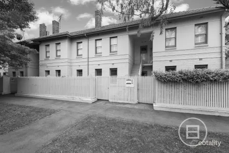 2/61 Canterbury Rd, Middle Park, VIC 3206