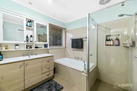 Property photo of 10 Magdalena Place Berwick VIC 3806