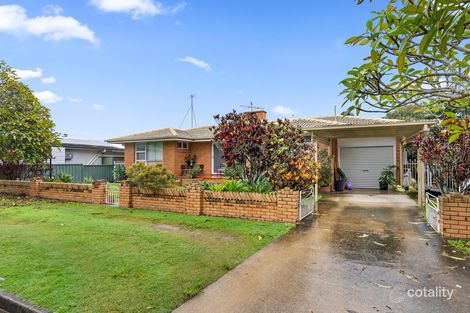 4 Palmer Dr, Labrador, QLD 4215