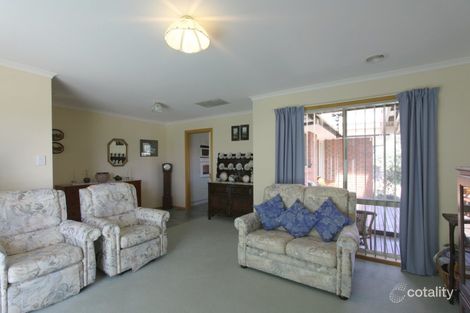 Property photo of 28 Karinya Close Werribee VIC 3030
