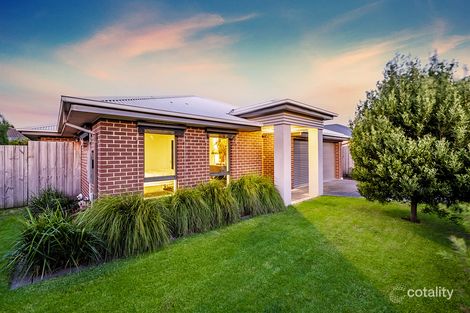 Property photo of 8 Danita Way Cranbourne West VIC 3977