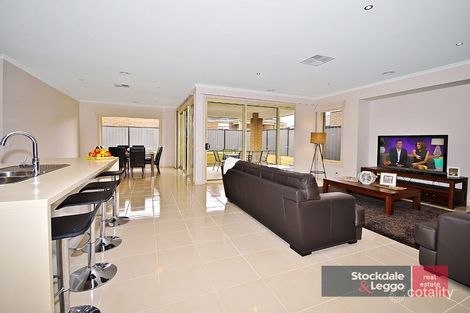 Property photo of 33 Kingscote Way Wollert VIC 3750