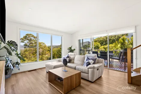 Property photo of 4 Masthead Place Berkeley NSW 2506