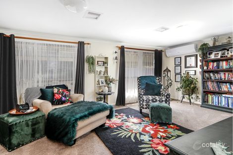 Property photo of 5 Chalmer Court Sale VIC 3850