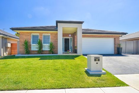 9 Easton Ave, Spring Farm, NSW 2570