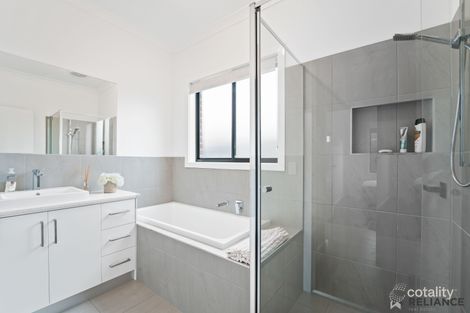 Property photo of 34 Simmons Drive Bacchus Marsh VIC 3340