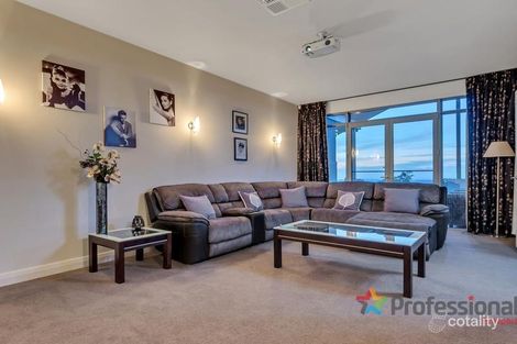 Property photo of 2 The Close Chandlers Hill SA 5159