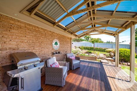 Property photo of 4 Brownlow Drive Bourkelands NSW 2650