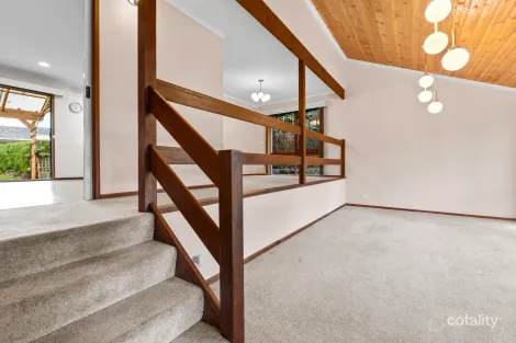 Property photo of 32 Allumba Drive St Helena VIC 3088