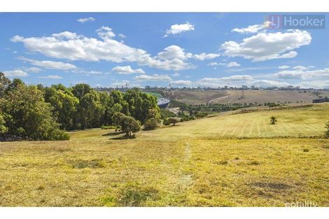 Property photo of 10 Freeland Grove Jacana VIC 3047