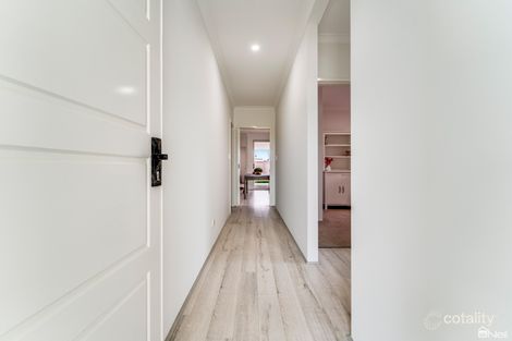 Property photo of 64 Siltstone Road Haynes WA 6112