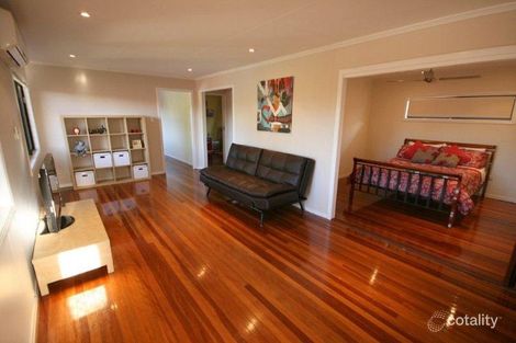 Property photo of 41 Saint Catherines Terrace Wynnum QLD 4178
