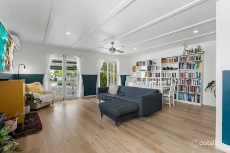 Property photo of 53 North Road Wynnum West QLD 4178