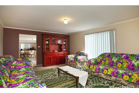 Property photo of 5 Royston Place Caroline Springs VIC 3023