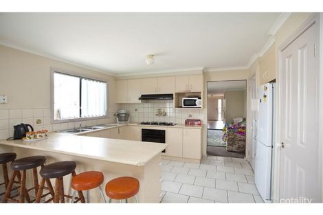 Property photo of 5 Royston Place Caroline Springs VIC 3023
