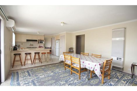 Property photo of 5 Royston Place Caroline Springs VIC 3023