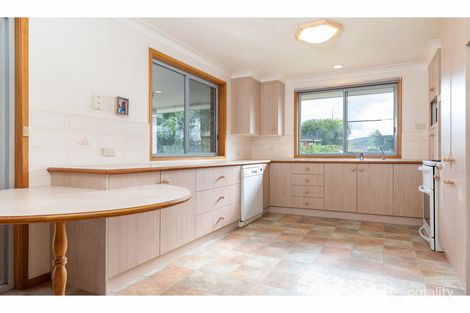 Property photo of 18 Greenview Close Forster NSW 2428