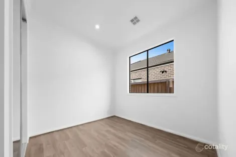 Property photo of 42 Syrah Parade Wollert VIC 3750