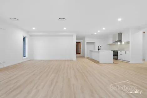 Property photo of 3 Banksia Crescent Gleneagle QLD 4285