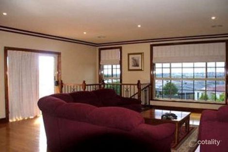 Property photo of 21 Benmara Crest Narre Warren South VIC 3805